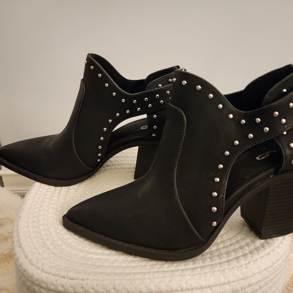 Mix No. 6 Black Studded Ankle Boots Like New, Worn only once! Size 7.5